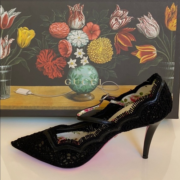 Gucci Virginia Black Lace Mary Jane Pump - Picture 12 of 16